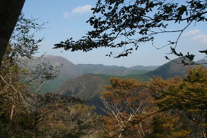 山頂付近より霊仙方向をのぞむ