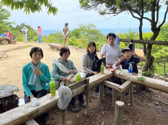 ポンポン山山頂にて
